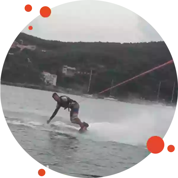 Wakeboard - Newgliss Center 83 - Location Jet Ski - Activité nautique